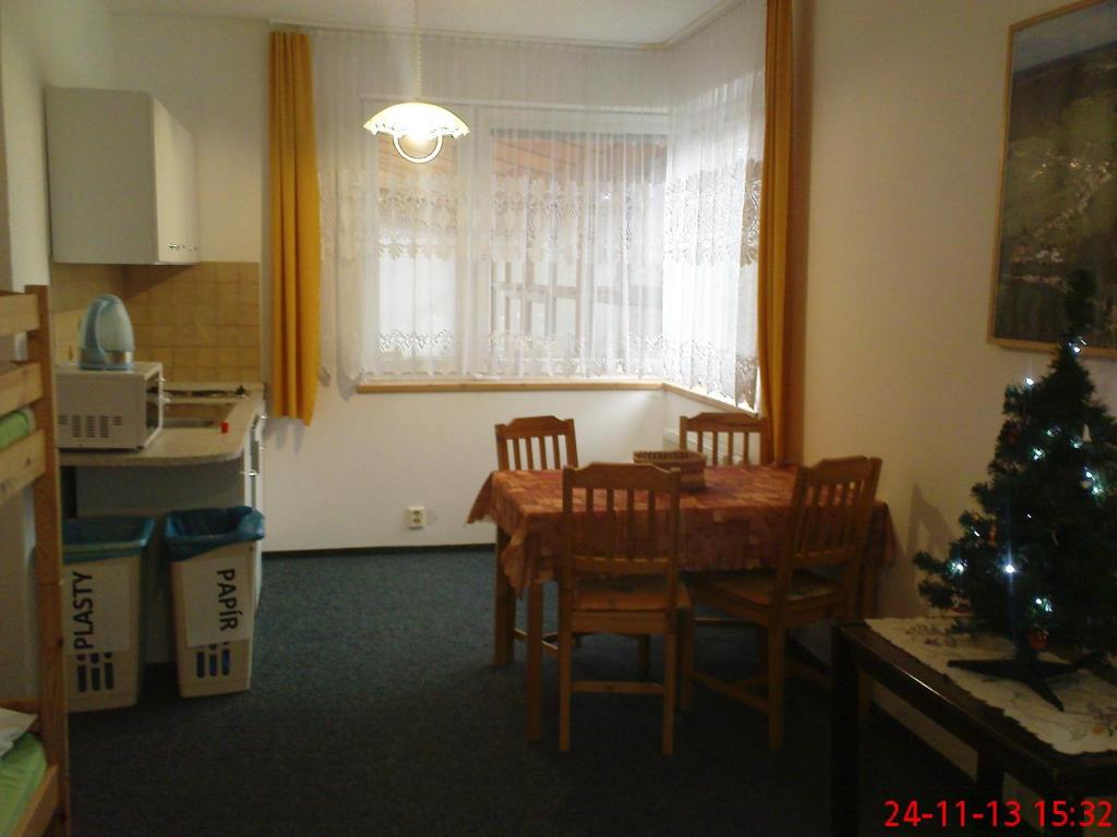 Apartments Pernink 341 room 1